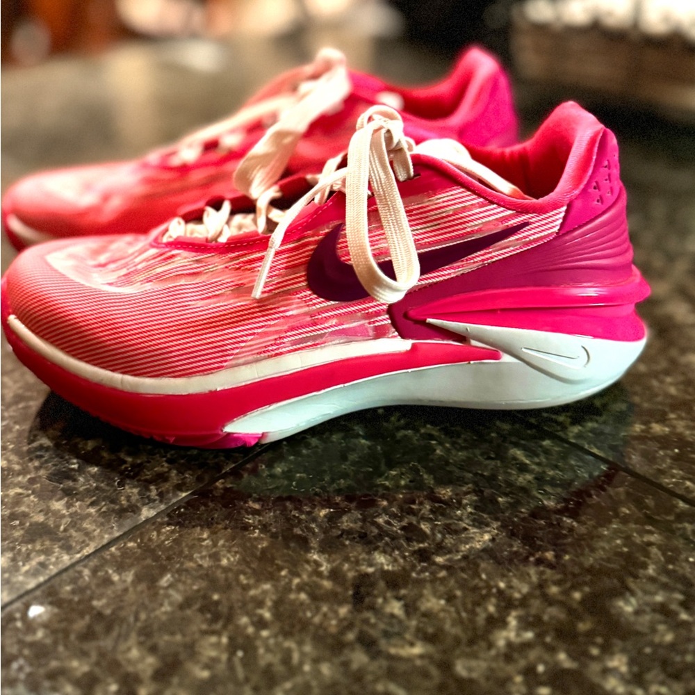 Nike Zoom GT Cut 2 Hyper Pink basketball shoe size 7 (Women’s)